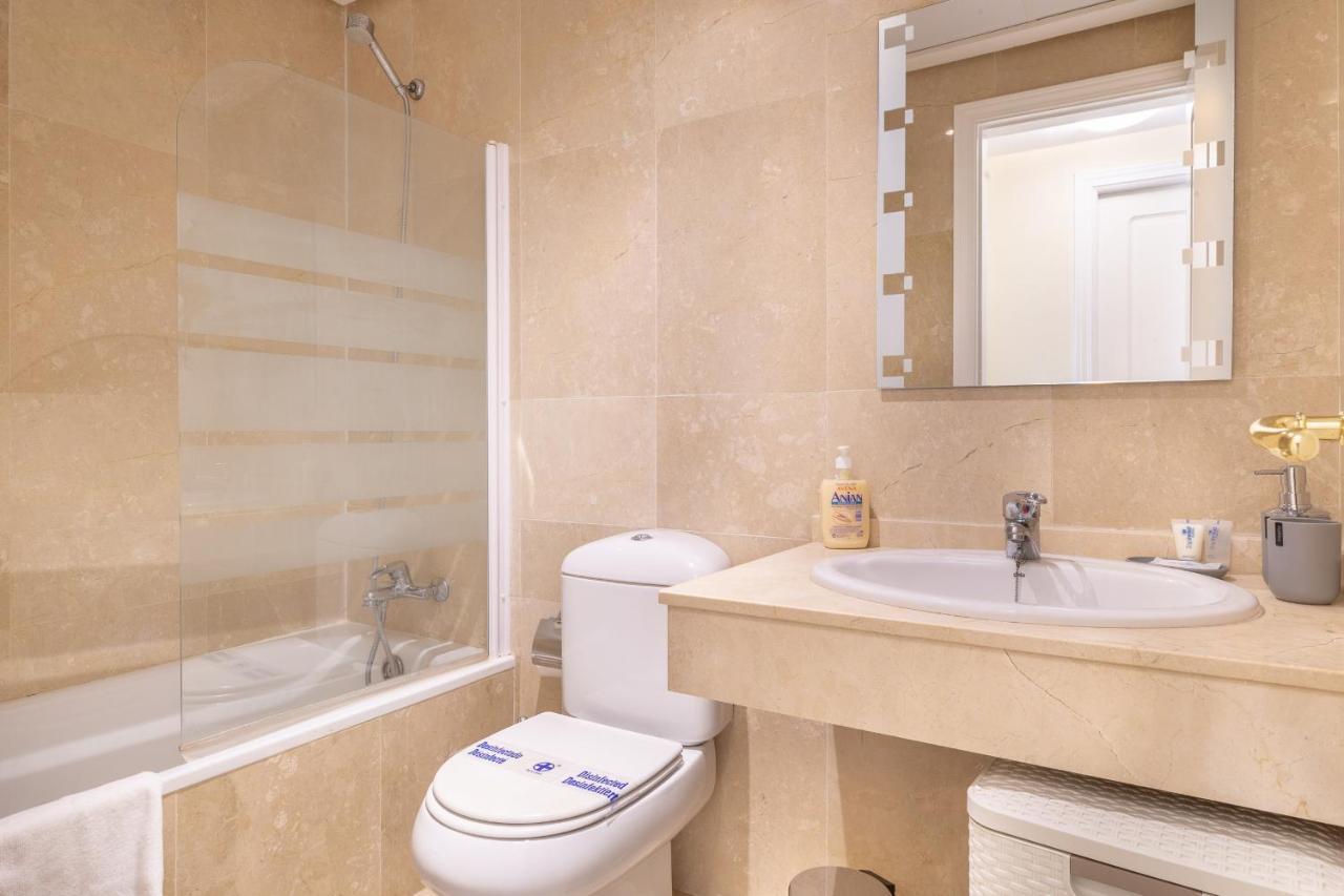 2261-Superb Apt On The Beach, On Duquesa Harbour Manilva Bagian luar foto