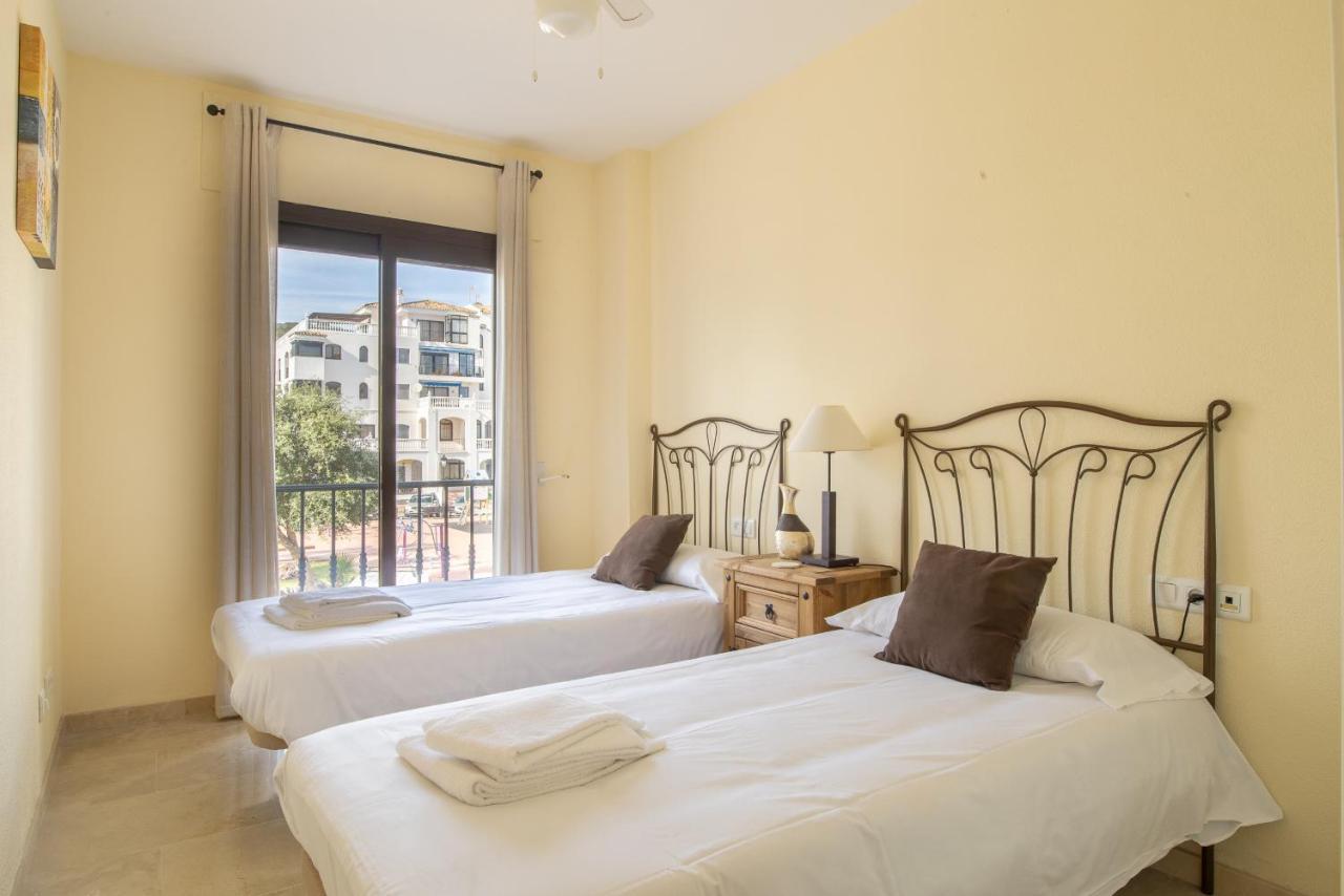 2261-Superb Apt On The Beach, On Duquesa Harbour Manilva Bagian luar foto